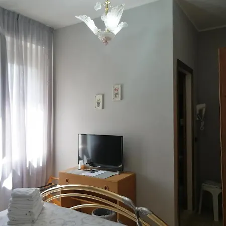 Di Hotel 2*